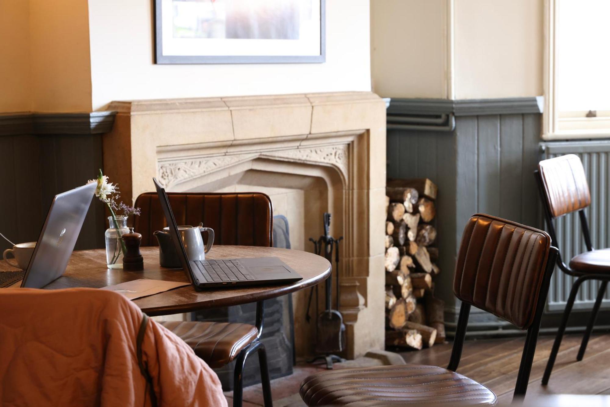 The Swan At Forest Row Esterno foto
